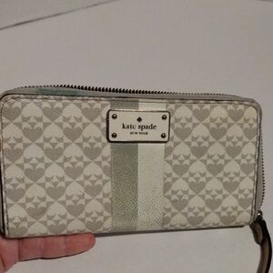 CASSANDRA Kate Spade Cream and White Zip Wallet